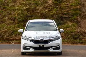 Honda Shuttle 1.5 Hybrid 2WD 2018 Off white