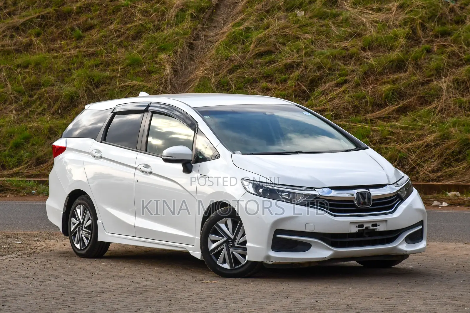 Honda Shuttle 1.5 Hybrid 2WD 2018 Off white