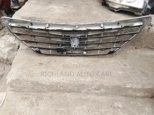 Front Grille Toyota Crown 2012