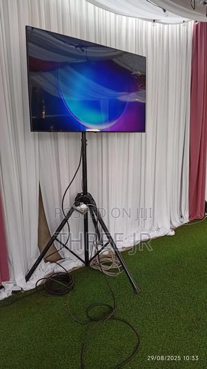 Tv Screens Hire During a Lunch Event - main view
