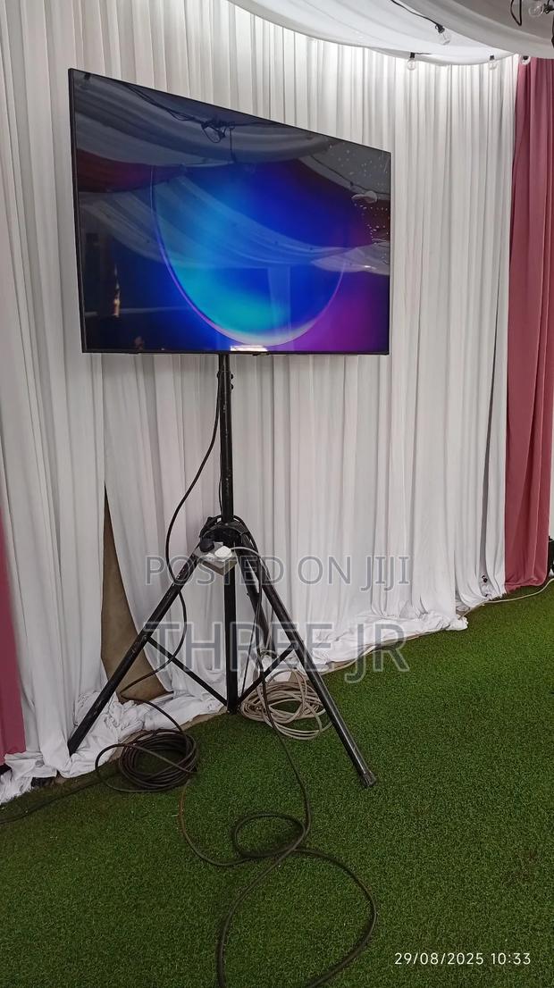 Tv Screens Hire During a Lunch Event