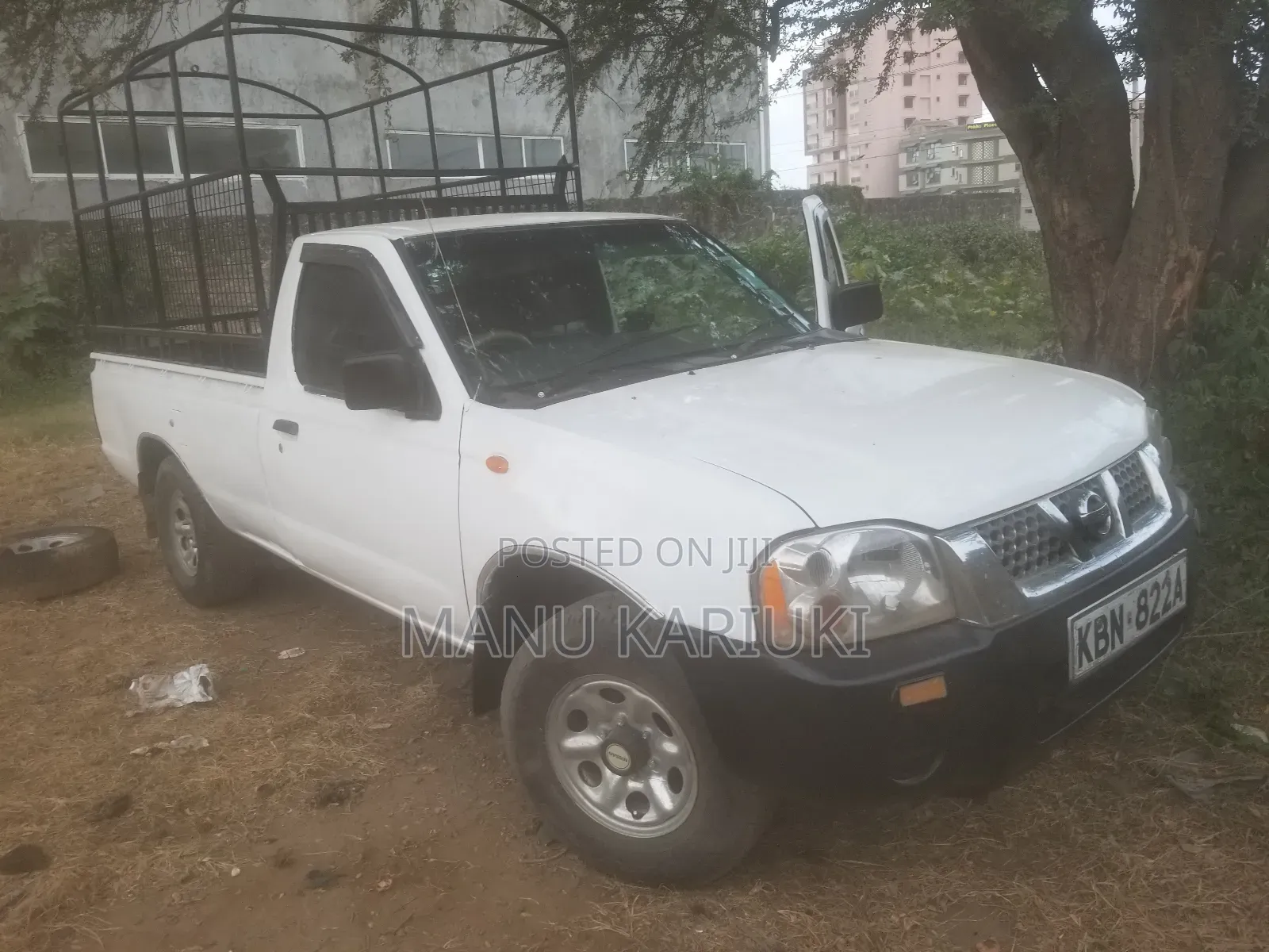 Nissan Pick-Up 2010 White