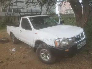 Nissan Pick-Up 2010 White