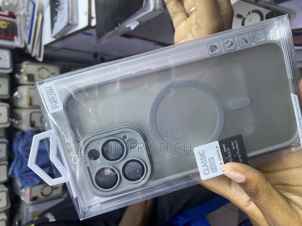 Werty iPhone 14 Pro Max Translucent Magnetic Back Case - thumbnail 2