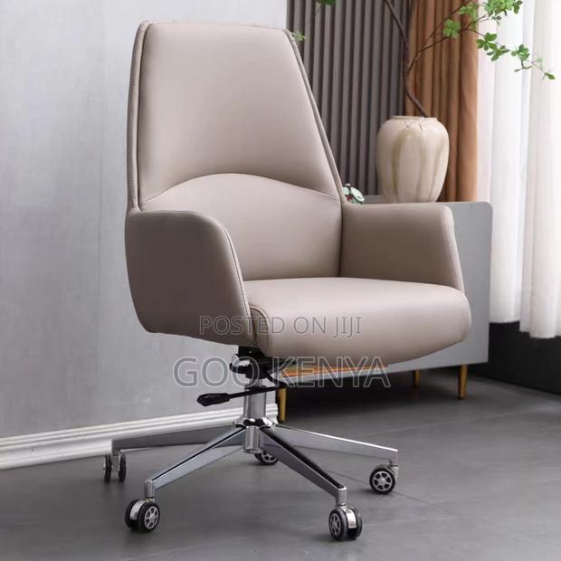Office Chair; Professional Executive Swivel Office Chair
