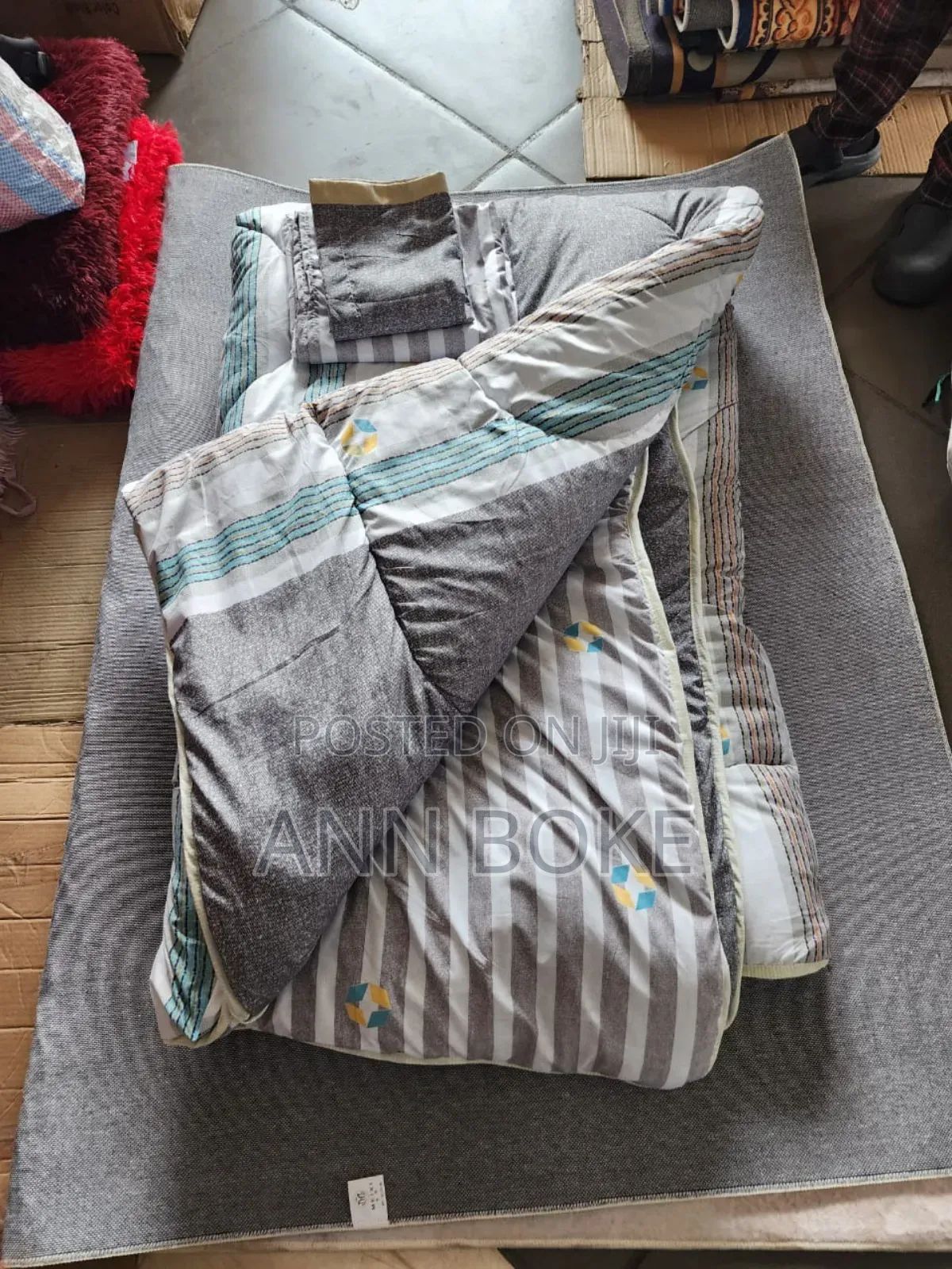 Cotton Binded Duvet
Size: 6*7
Pillowcases: 2pcs
Bedsheet: 1pc
Binded