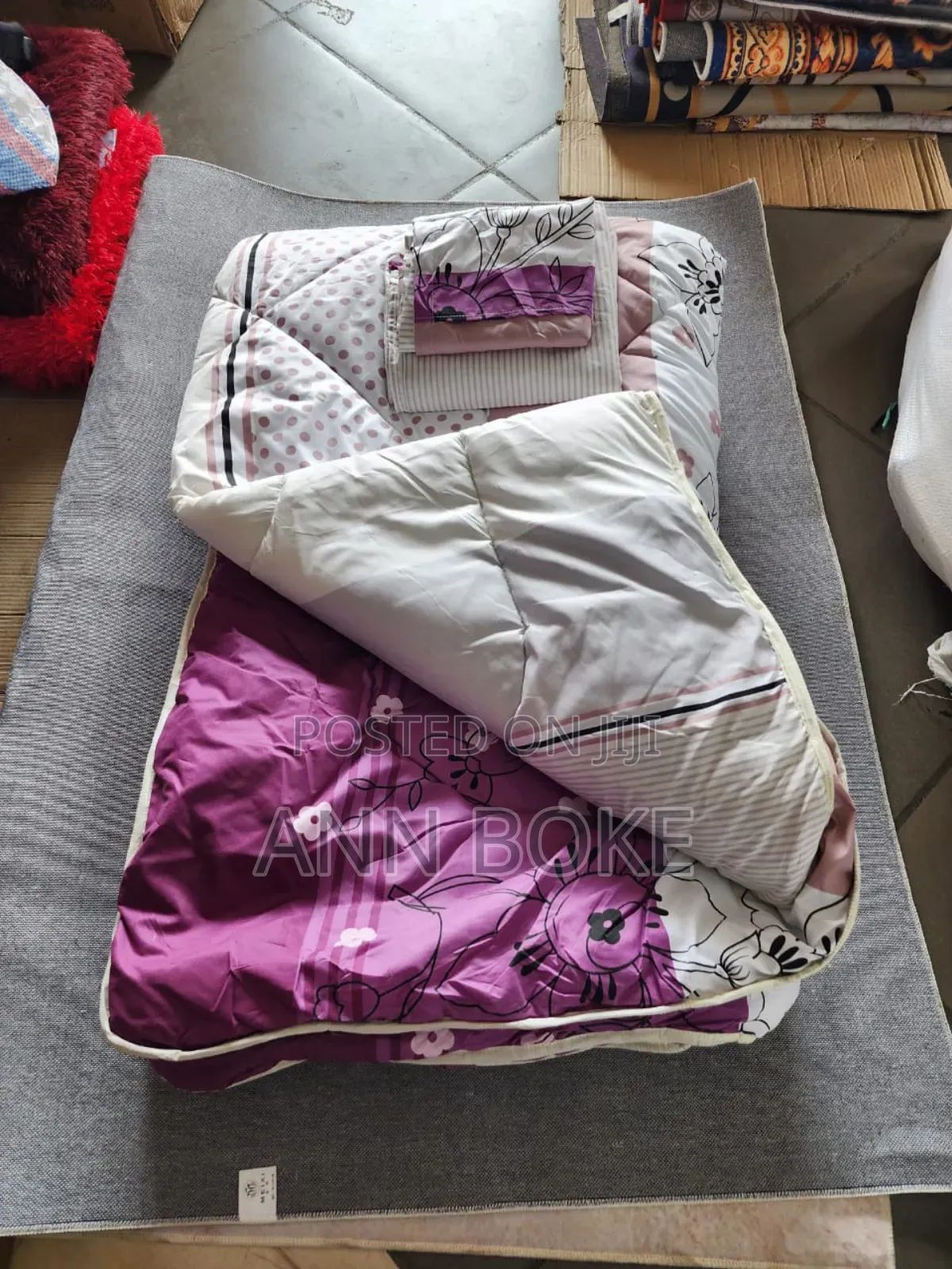 Cotton Binded Duvet
Size: 6*7
Pillowcases: 2pcs
Bedsheet: 1pc
Binded