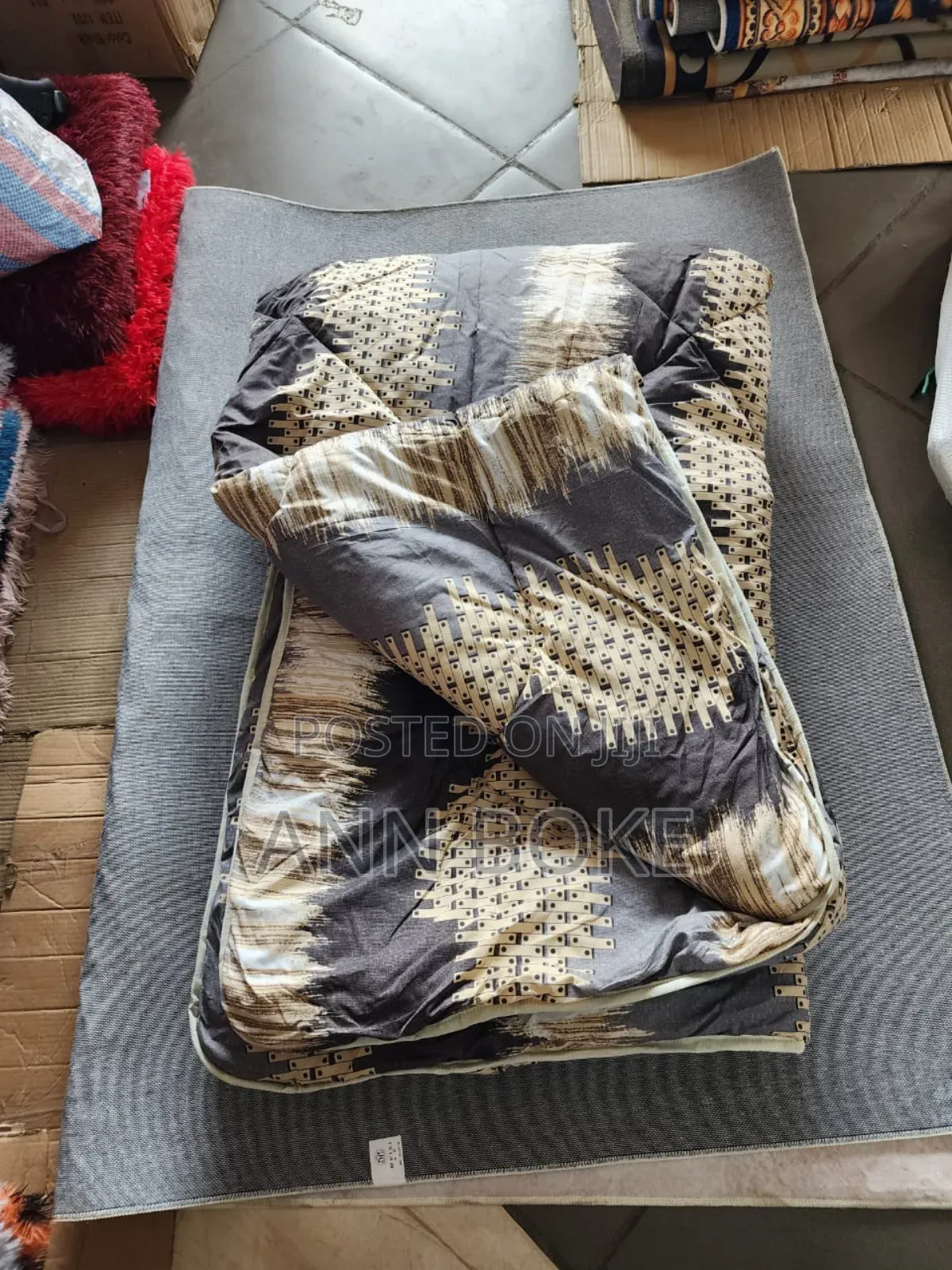 Cotton Binded Duvet
Size: 6*7
Pillowcases: 2pcs
Bedsheet: 1pc
Binded