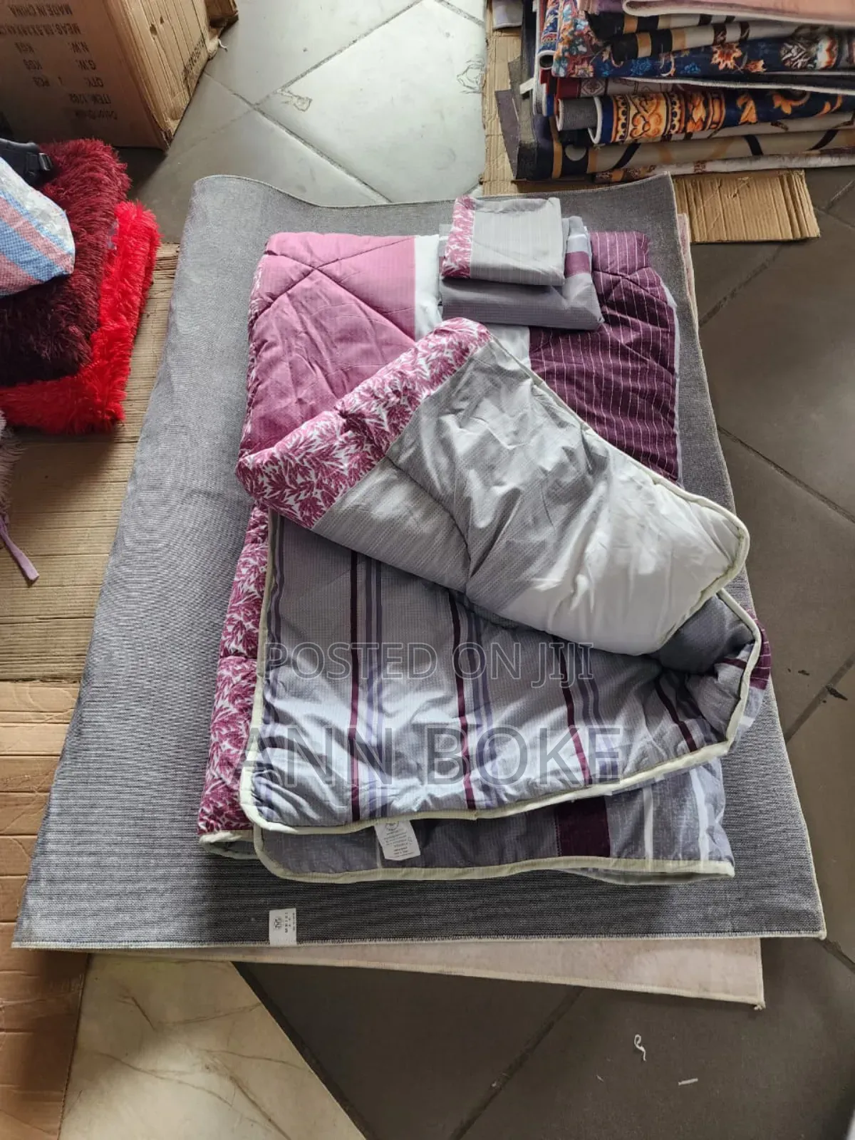 Cotton Binded Duvet
Size: 6*7
Pillowcases: 2pcs
Bedsheet: 1pc
Binded