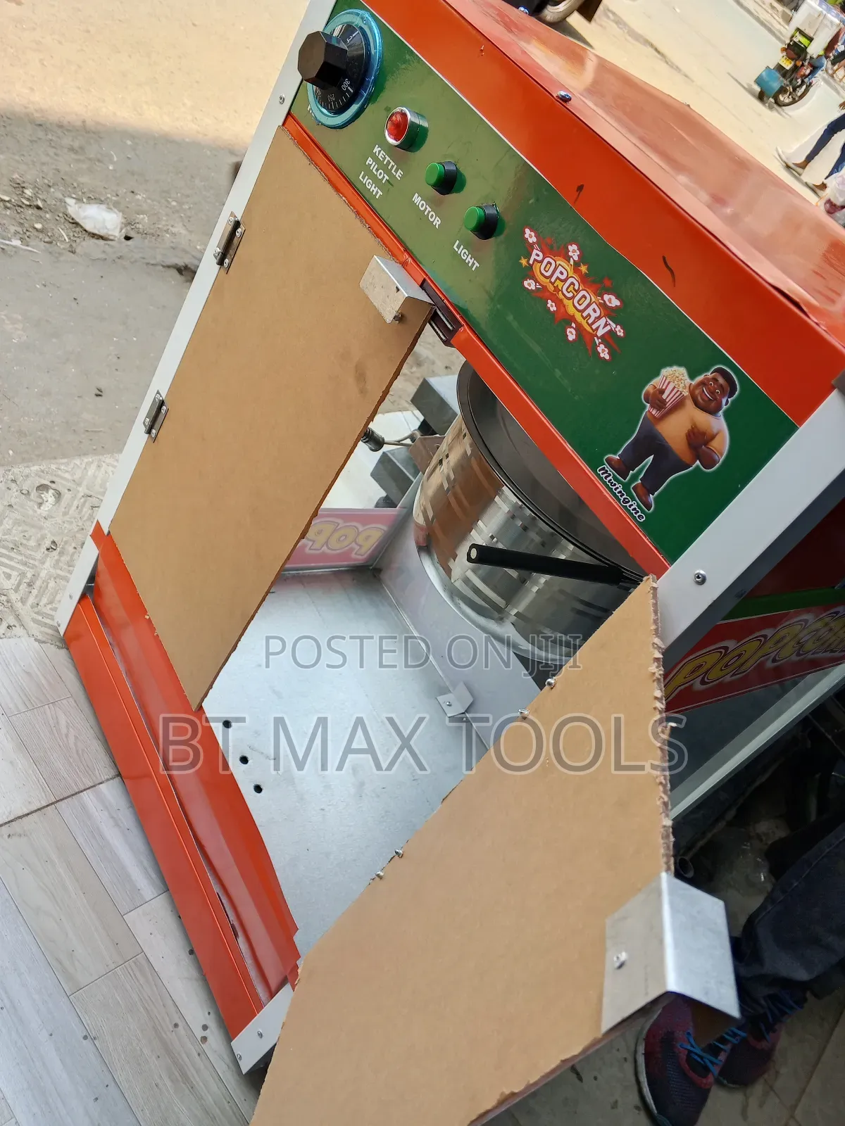 Commercial Popcorn Machine