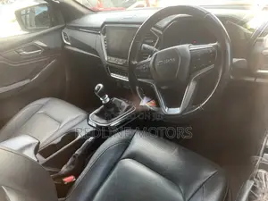 Isuzu D-MAX 2018 Red