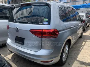 Volkswagen Touran 2018 Silver