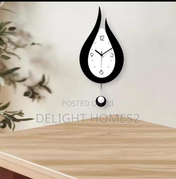 U-Shaped Wall Clock_za