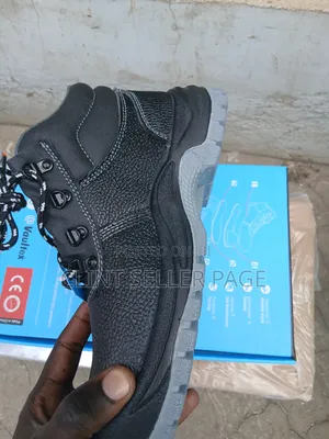 Work Boots / Safety Shoes