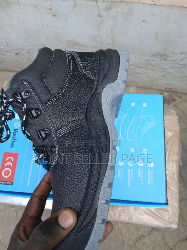 Work Boots / Safety Shoes