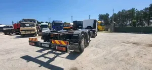 Flatbed/Skeleton Trailers Accessible for Logistics Services