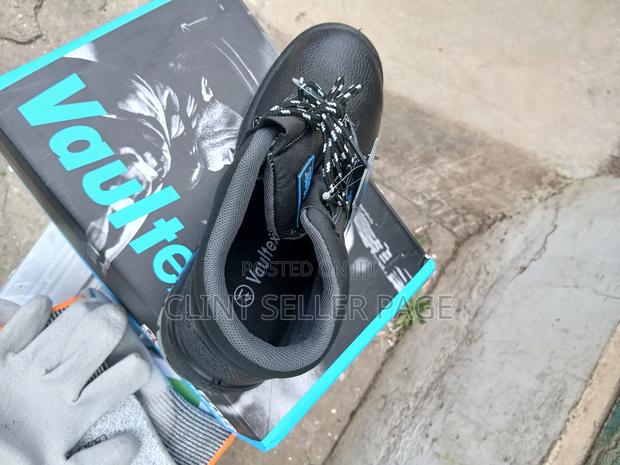 Protective Boots / Safety Shoes