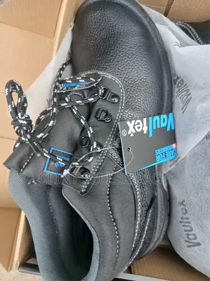 Slip Resistant Shoes / Safety Boots