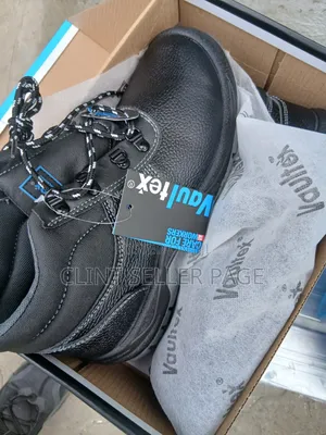 Slip Resistant Shoes / Safety Boots