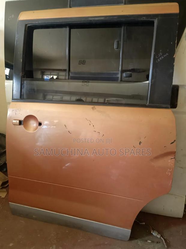 Sliding Door Nissan Serena C25 Left Hand