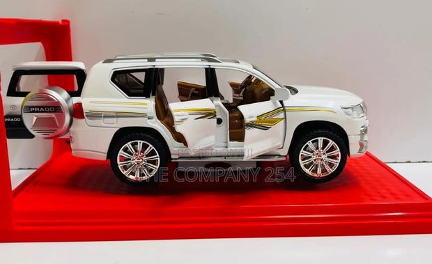 Quality Designed Modified Range Rover Prado Toy Car - thumbnail 5