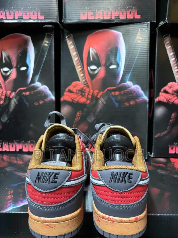 Sb Dunk Deadpool Size 38-45 - thumbnail 3