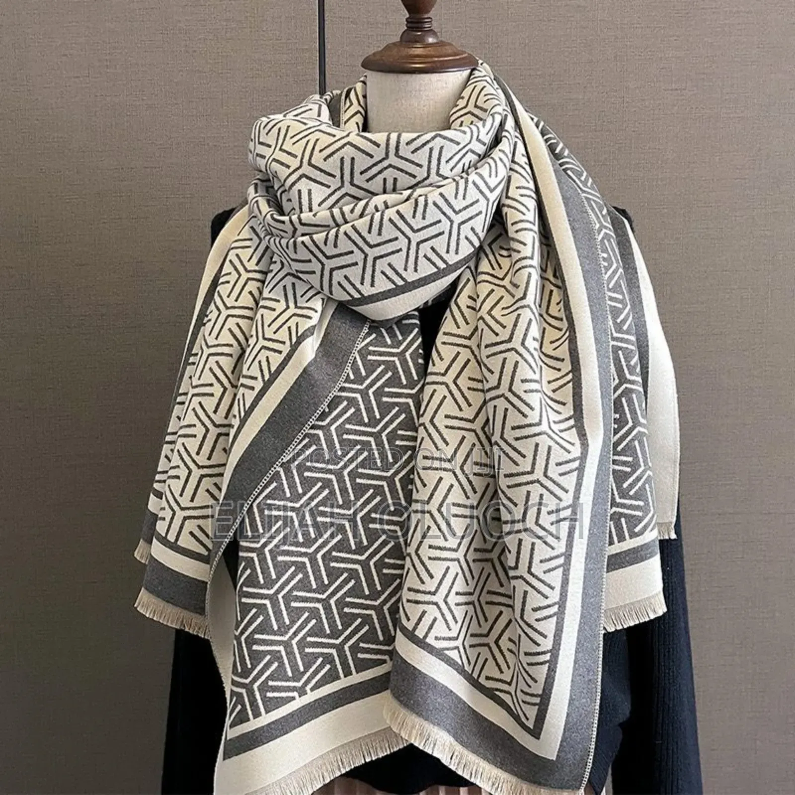 Classic Design Cashmere Shawl
