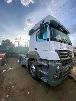 Flatbed Trailers Accessible for Goods Delivery and Logistics