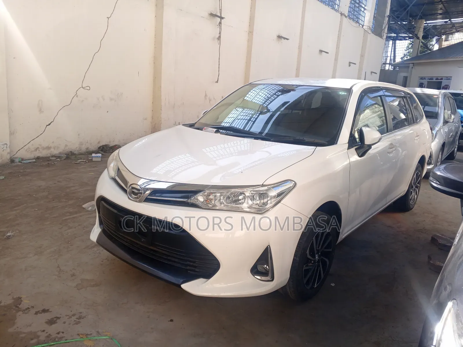 Toyota Corolla Fielder 1.5 Petrol AWD 2018 Pearl