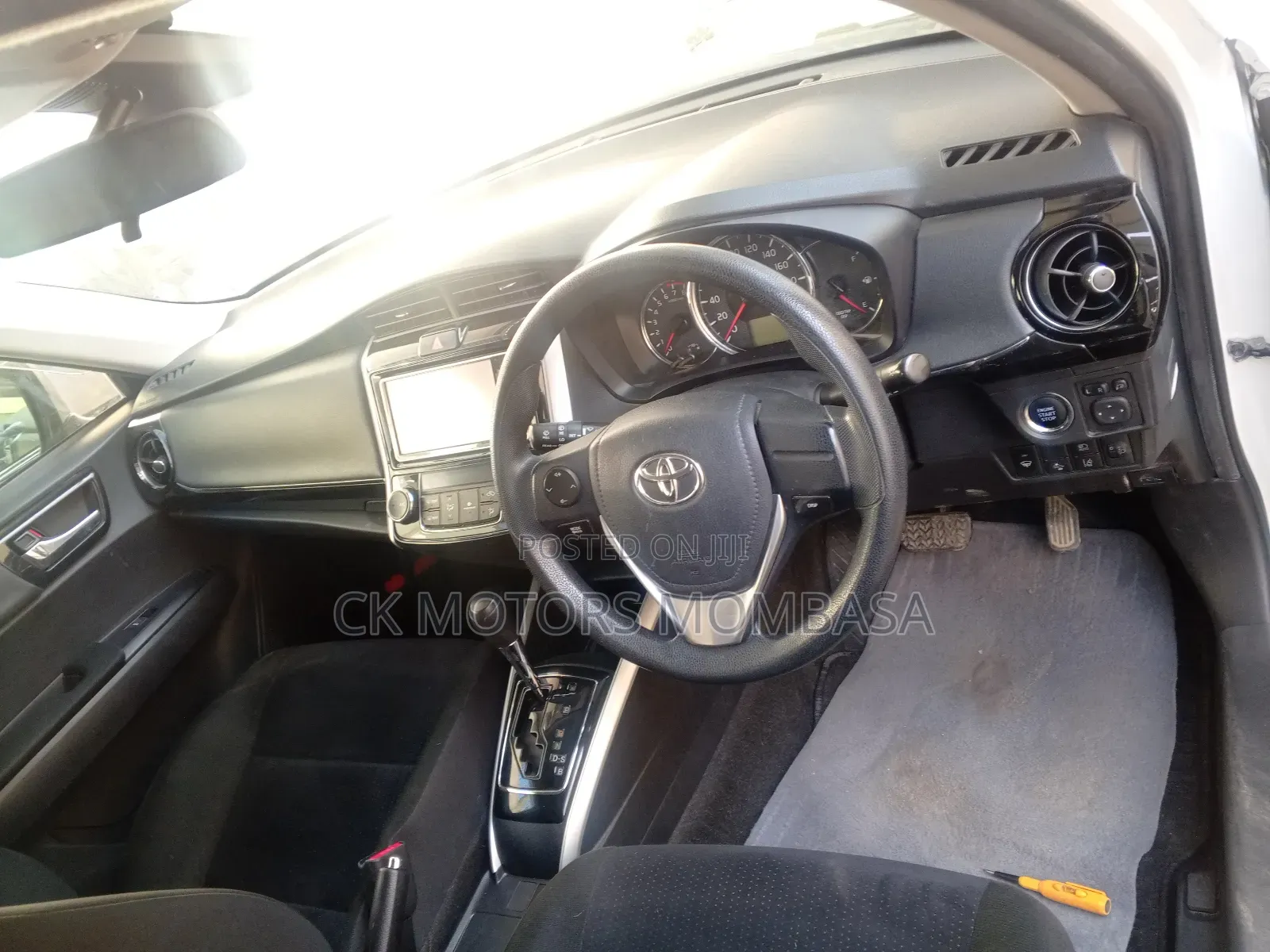 Toyota Corolla Fielder 1.5 Petrol AWD 2018 Pearl