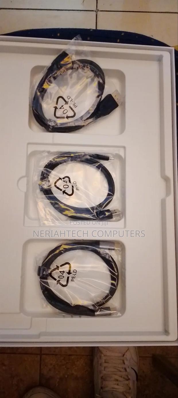 Arzopa "15.6 "Portable Monitor With Three Cables - main view