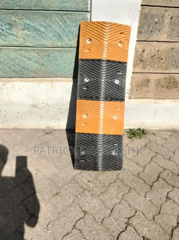 Modern Roads Rubber Bump/Speed Bump - thumbnail 2