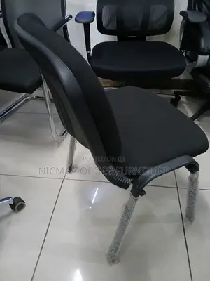 Black Spring-Back Visitor Chair