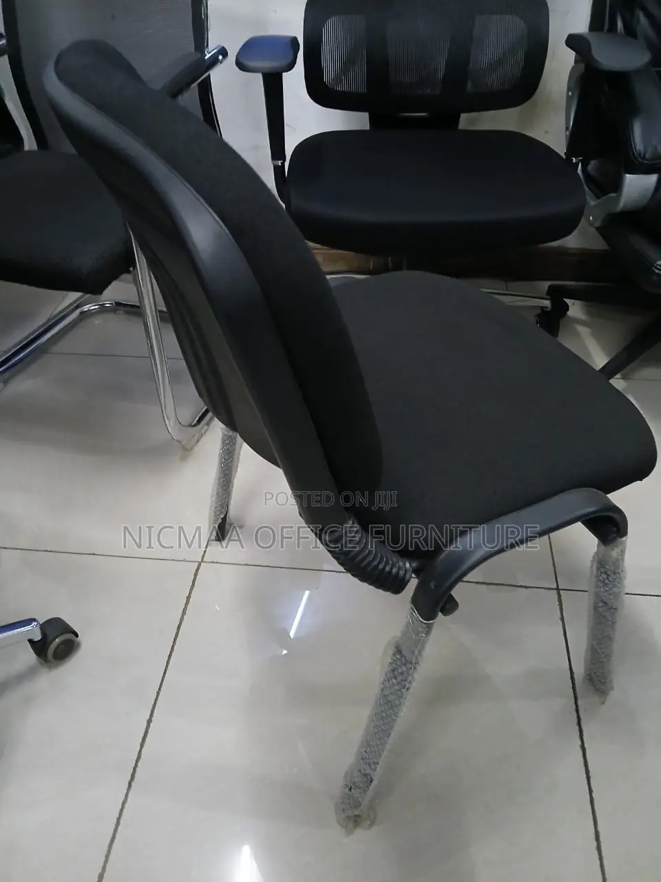 Black Spring-Back Visitor Chair