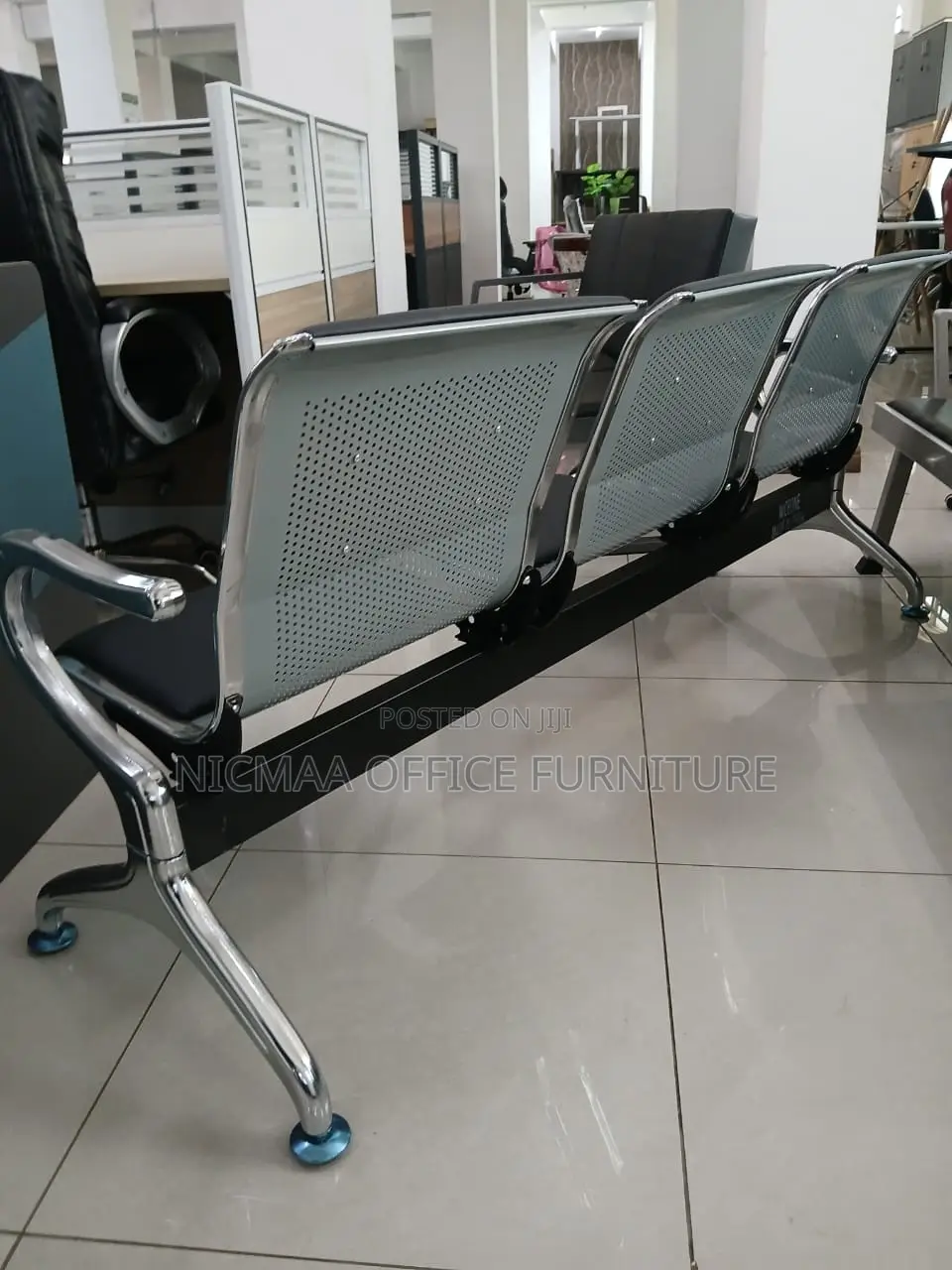 Chrome Frame Simple Gauge Waiting Bench