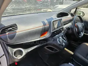 Toyota Sienta 2018 White