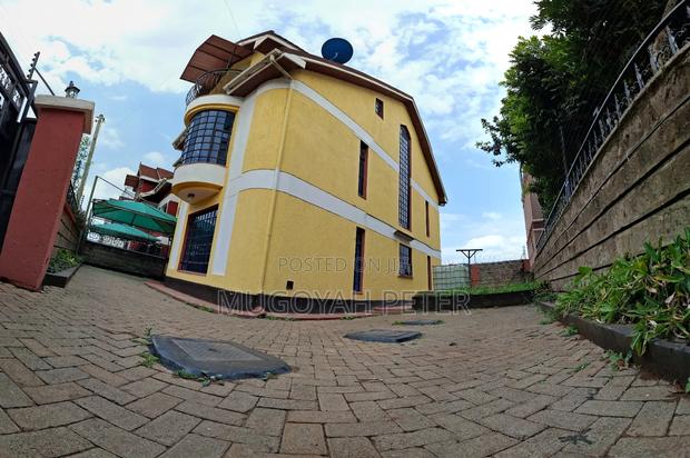 6bdrm Townhouse / Terrace in Banana for rent