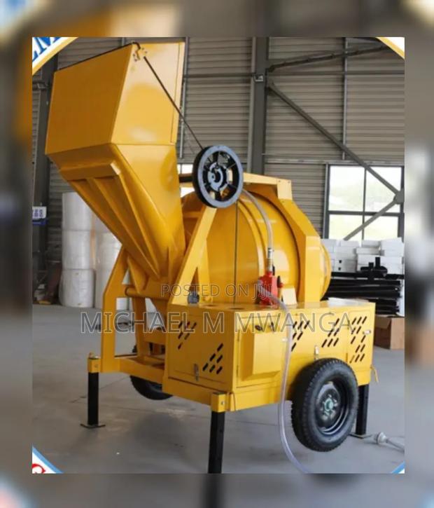 Long Running Self Loading Concrete Mixer