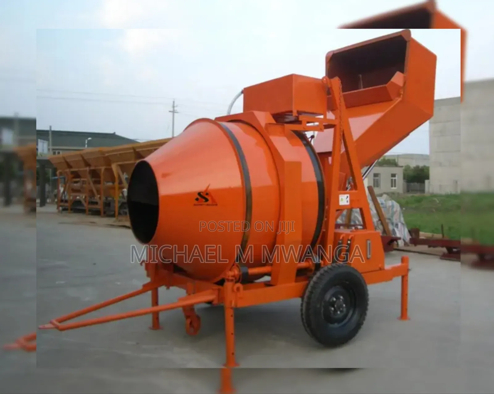 Single Compact Self Loading Concrete Mixer