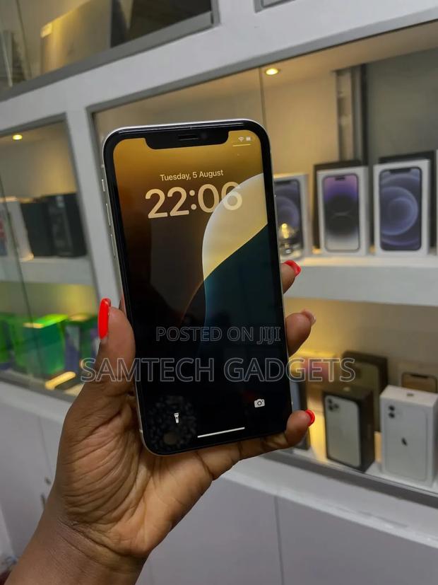 Apple iPhone 11 64 GB White - thumbnail 4