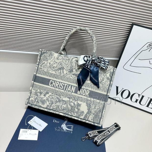 Stylish Christian Dior Bag - thumbnail 2