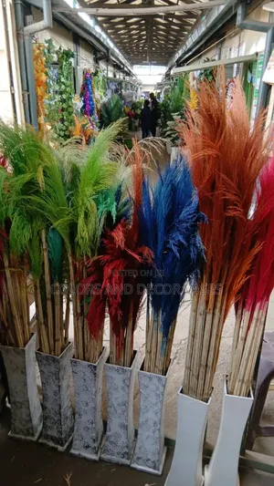 Grass Artificial in Vases Offer Price