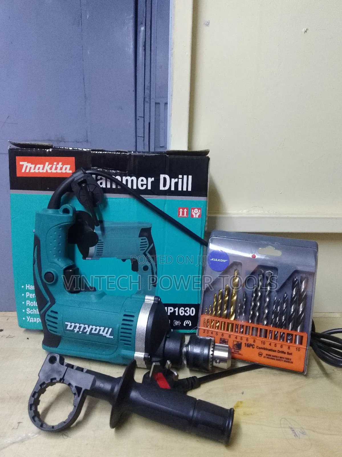 Makita Drill With Combined Bits Set