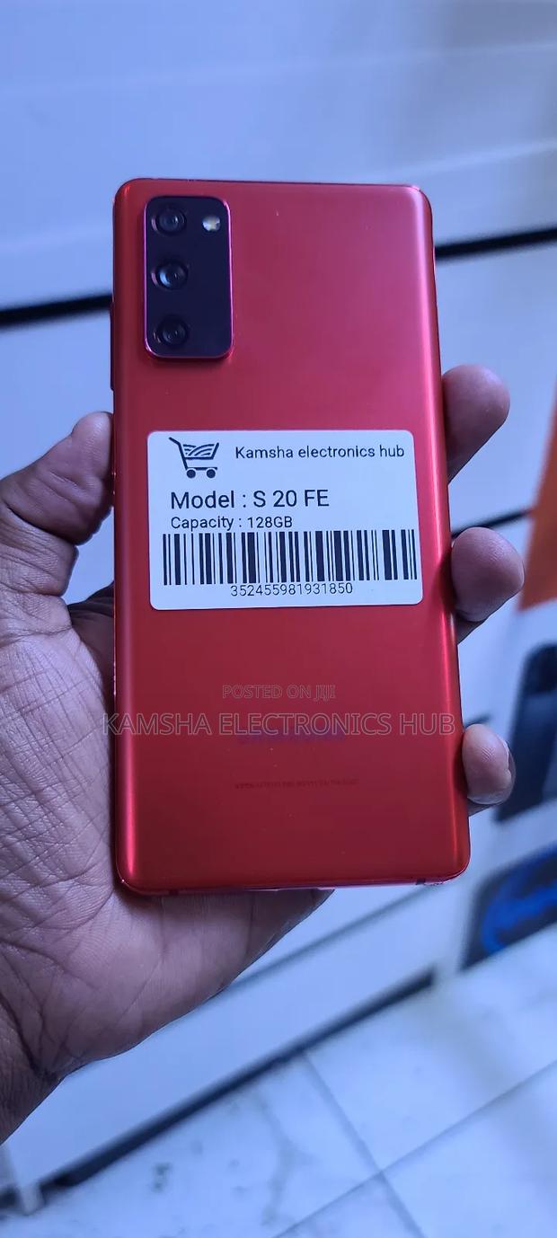 Samsung Galaxy S20 FE 128 GB Red - main view