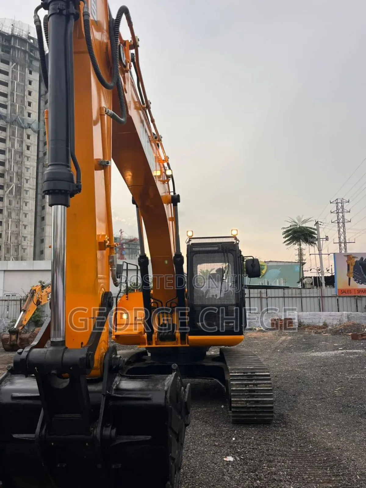 Selling Excavators at Competitive Price With Bank Financing Upto 70%