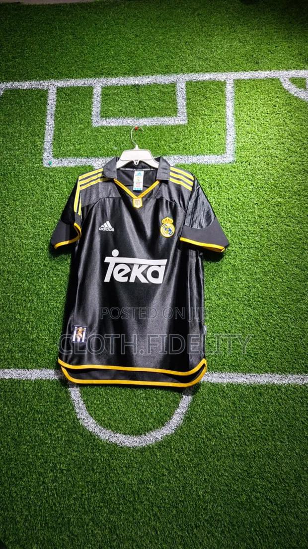 Real Madrid 1999/2000 Away Retro Jersey. - main view
