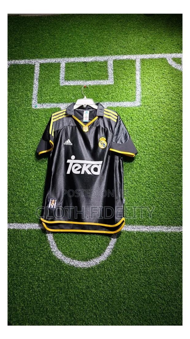 Real Madrid 1999/2000 Away Retro Jersey. - thumbnail 2