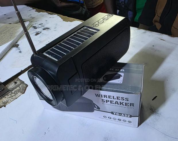 Yg 32 Wireless Speaker Solar/ Torch Powered Radio Usb Bluetooth - main view