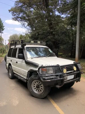 Mitsubishi Pajero 2002 White