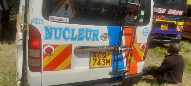 Toyota HiAce 2012 White - thumbnail 2